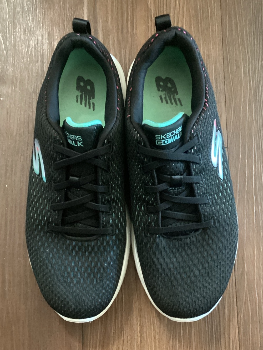 Skechers GO WALK 7 Xena Black Knit Sneakers with Teal and Pink Accents Sz 8